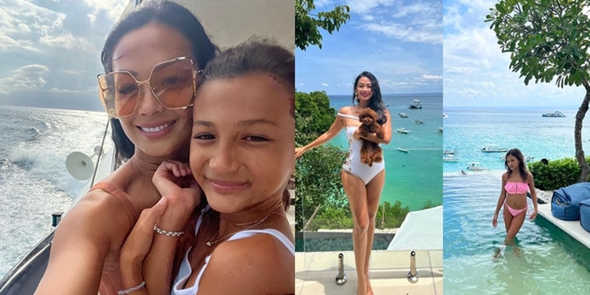 Short Trip on a Luxury Yacht, Beautiful Photos of Indah Kalalo in Bikini with Her Daughter, Both Stunning