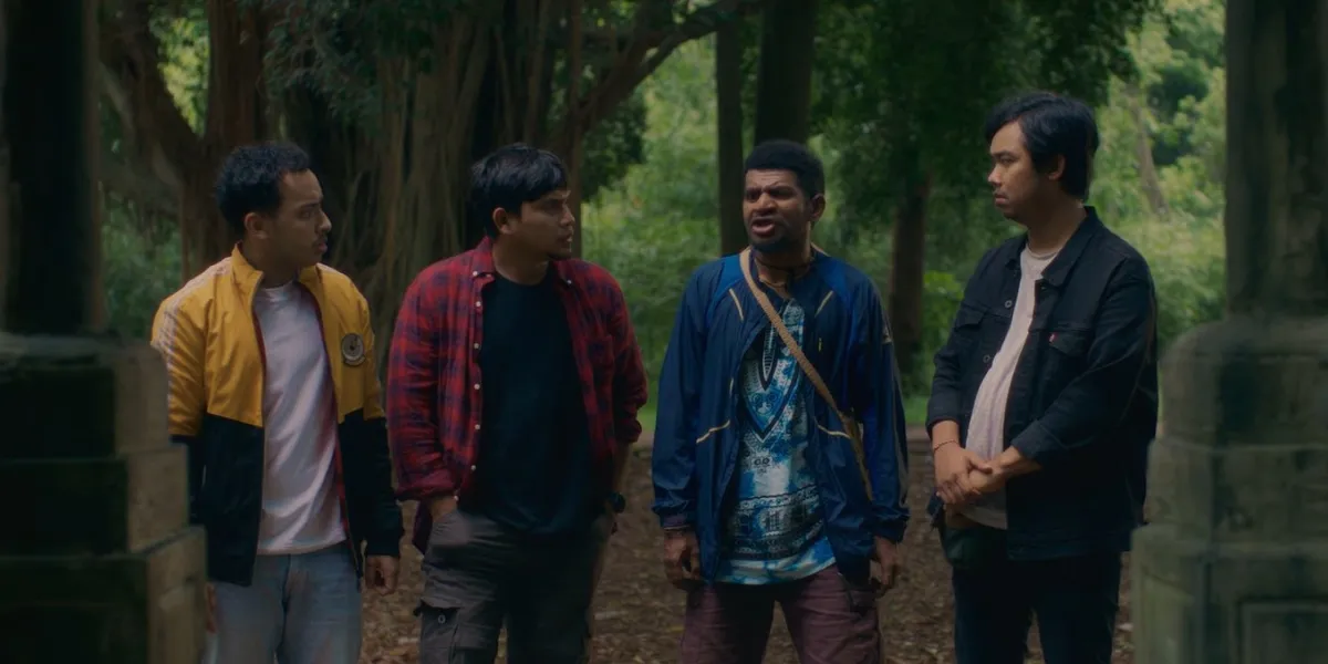 Synopsis 'MAJU SEREM MUNDUR HORROR': Dodit Mulyanto and Friends Pursued by Final Project While Being Haunted by Ghosts