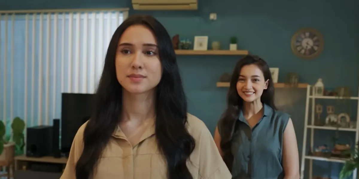 Synopsis 'ENEMY IN A BLANKET': Yasmin Napper, Megan Domani, and Arbani Yasiz Involved in a Love Triangle