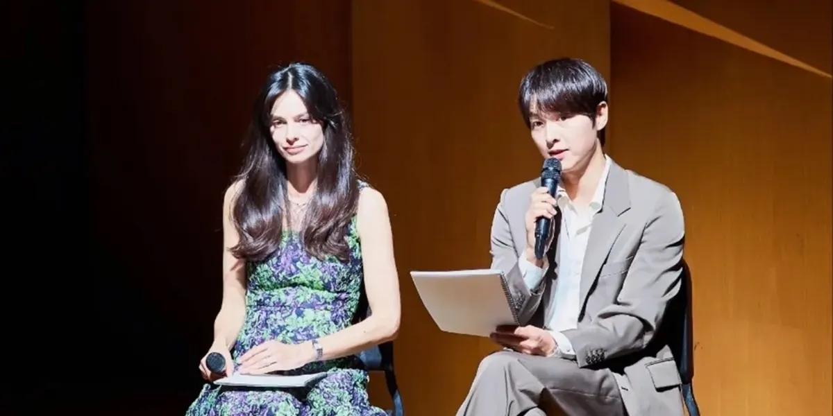 Song Joong Ki Tampil Bareng Istri di Publik, Jadi Narator Konser Acara Sosial