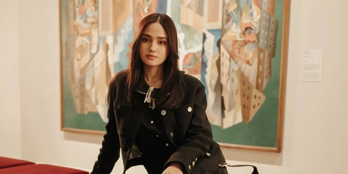 Syifa Hadju Attends Chanel Metiers d’Art 2026 in Seoul, Poses with Korean Stars