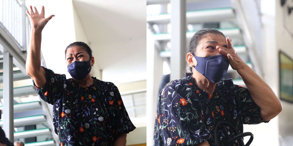 Not Wanting Divorce, Pictures of Inge Anugrah's Mother Crying Attending Mediation Session with Ari Wibowo