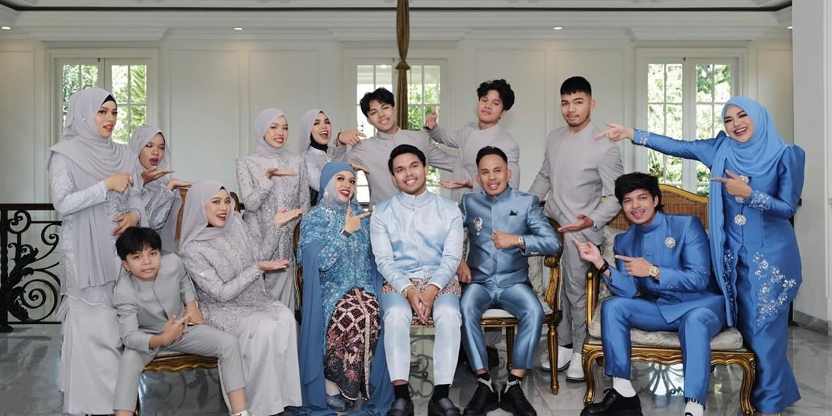 Not Like in Aurel's Proposal, Gen Halilintar's Family Portrait Comes in Full Team at Thariq and Aaliyah Massaid's Engagement Event