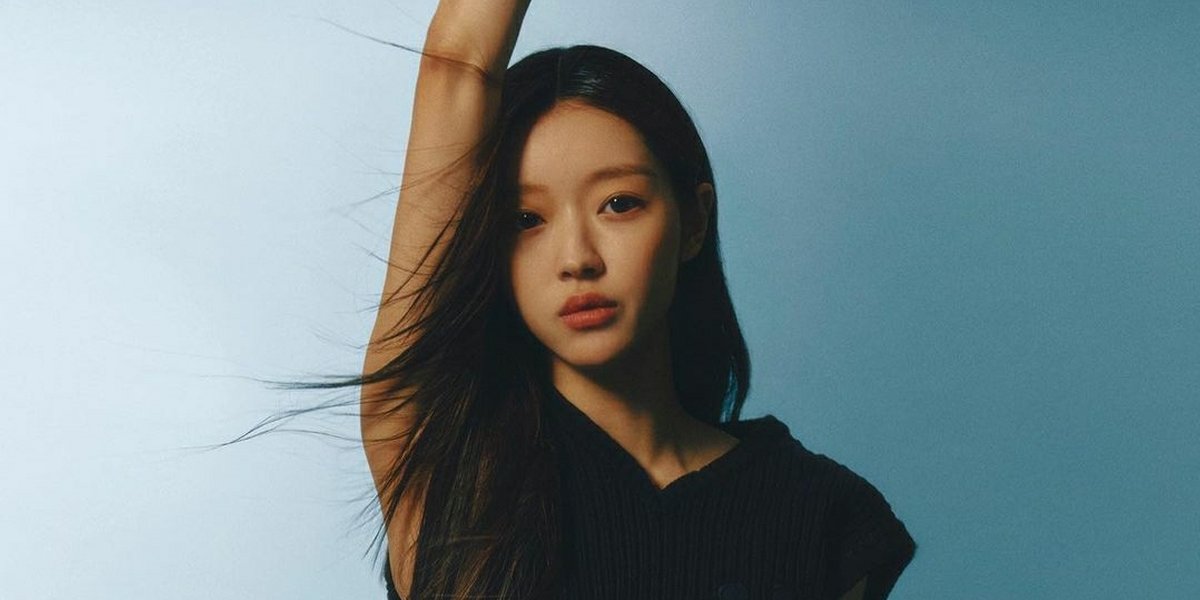 Looking Beautiful and Stunning, Here's YooA Oh My Girl's Portraits in 1st Look Korea Magazine