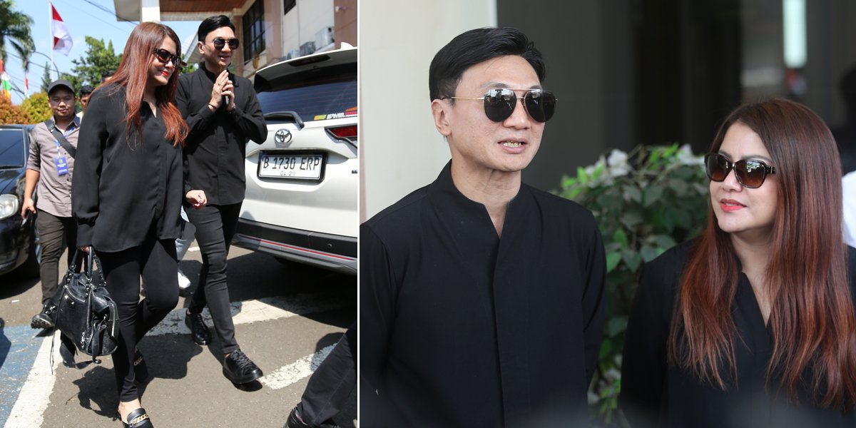 Stay Connected, 8 Photos of Anji and Wina Joking After Their First Divorce Hearing