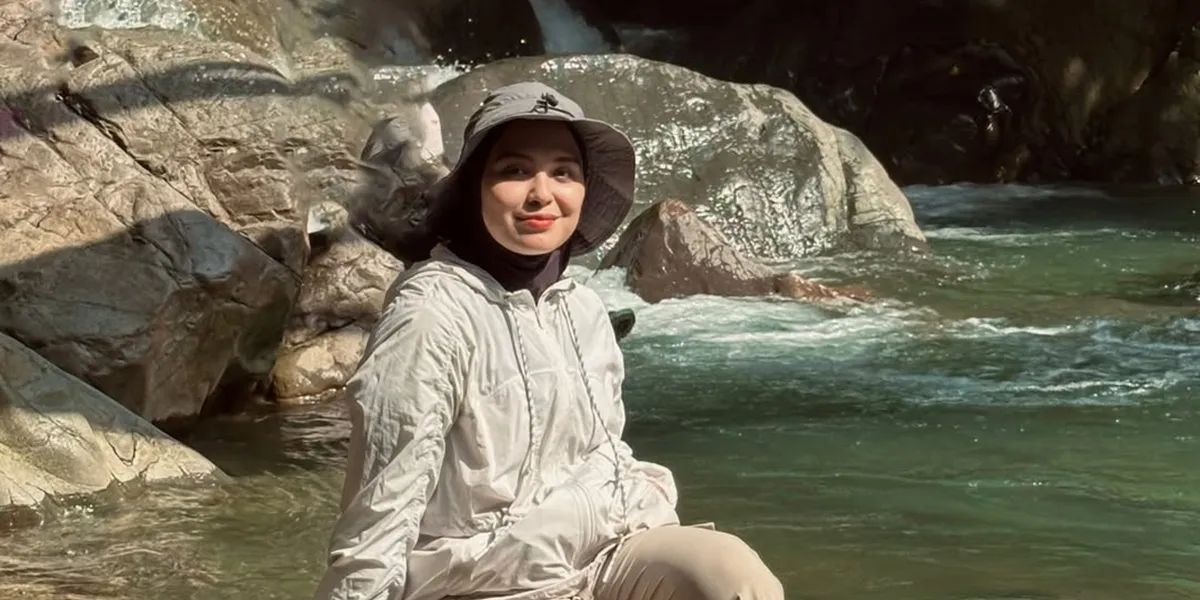 Vebby Palwinta's First Trekking in Bogor, Exploring 5 Waterfalls at Once