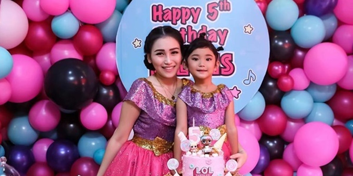 5th Birthday, Bilqis Matches Dress with Ayu Ting Ting