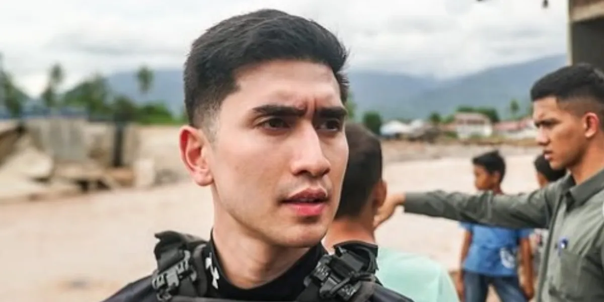 Verrell Bramasta Visits Flood-Affected Areas in Padang