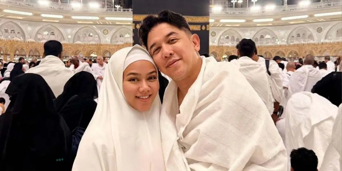 Vidi Aldiano Passed Away, Yura Yunita Immediately Flew from the Holy Land