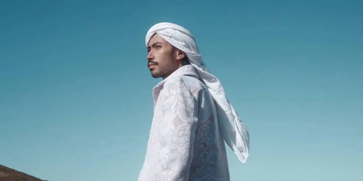 Vidi Aldiano Donates a Set of Audio Equipment to the Mosque a Day Before Passing Away