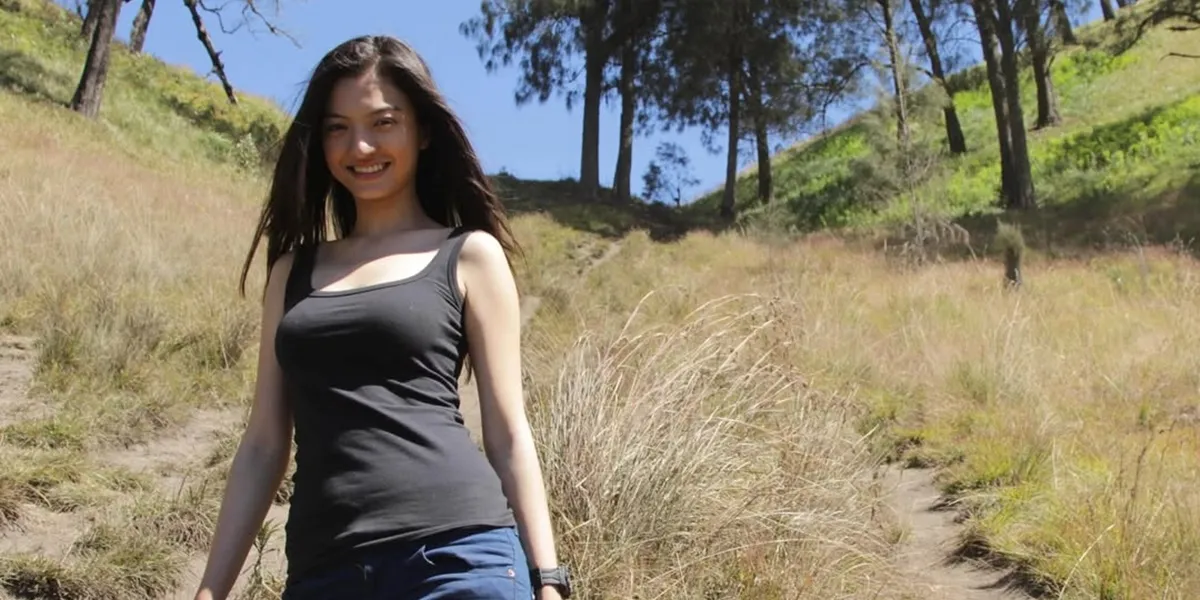 Old Vlog of Raline Shah on the Mountain with Pevita Pearce While Filming 5 CM