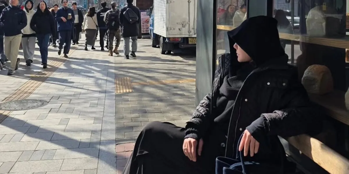 Wulan Guritno Goes for a Walk After Surgery in Korea, Hides Swollen Face