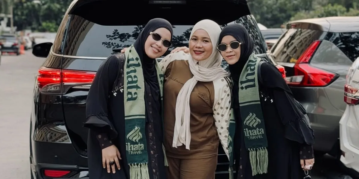 Zahra Sima Departed for Umrah to the Holy Land, Beautiful in a Gamis