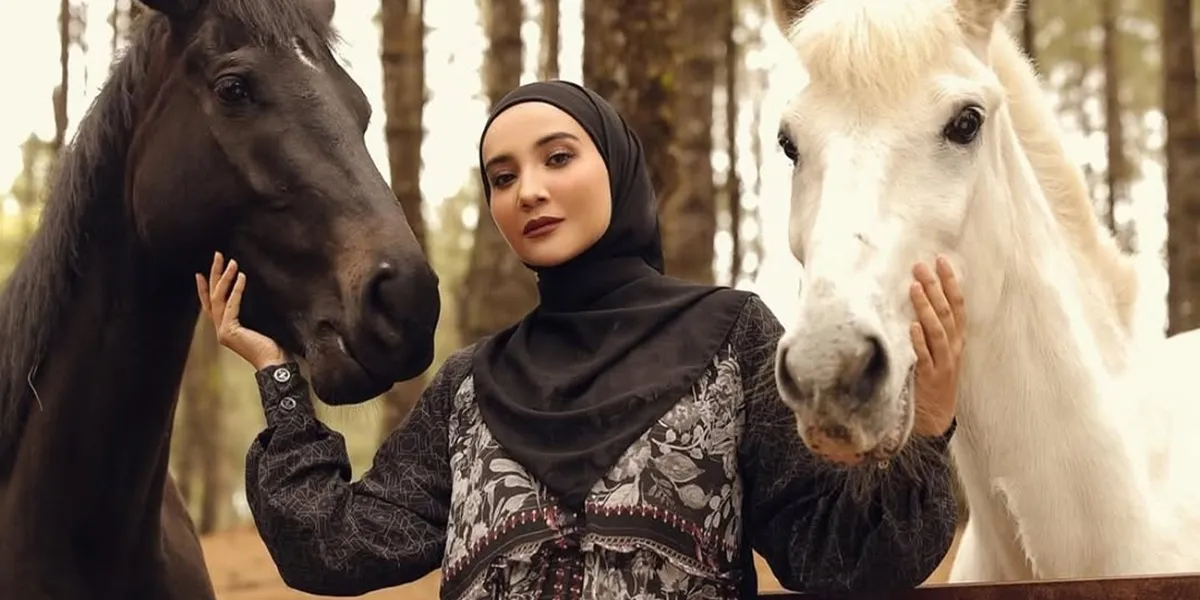 Zaskia Sungkar Announces Pregnancy with Second Child, Expresses Gratitude Full of Prayer