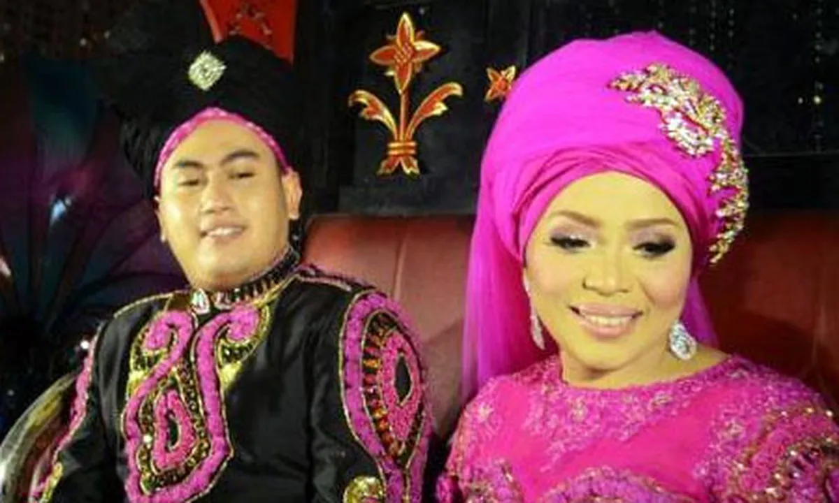 Kisah Para 'Brondong' Nikahi Janda Kaya