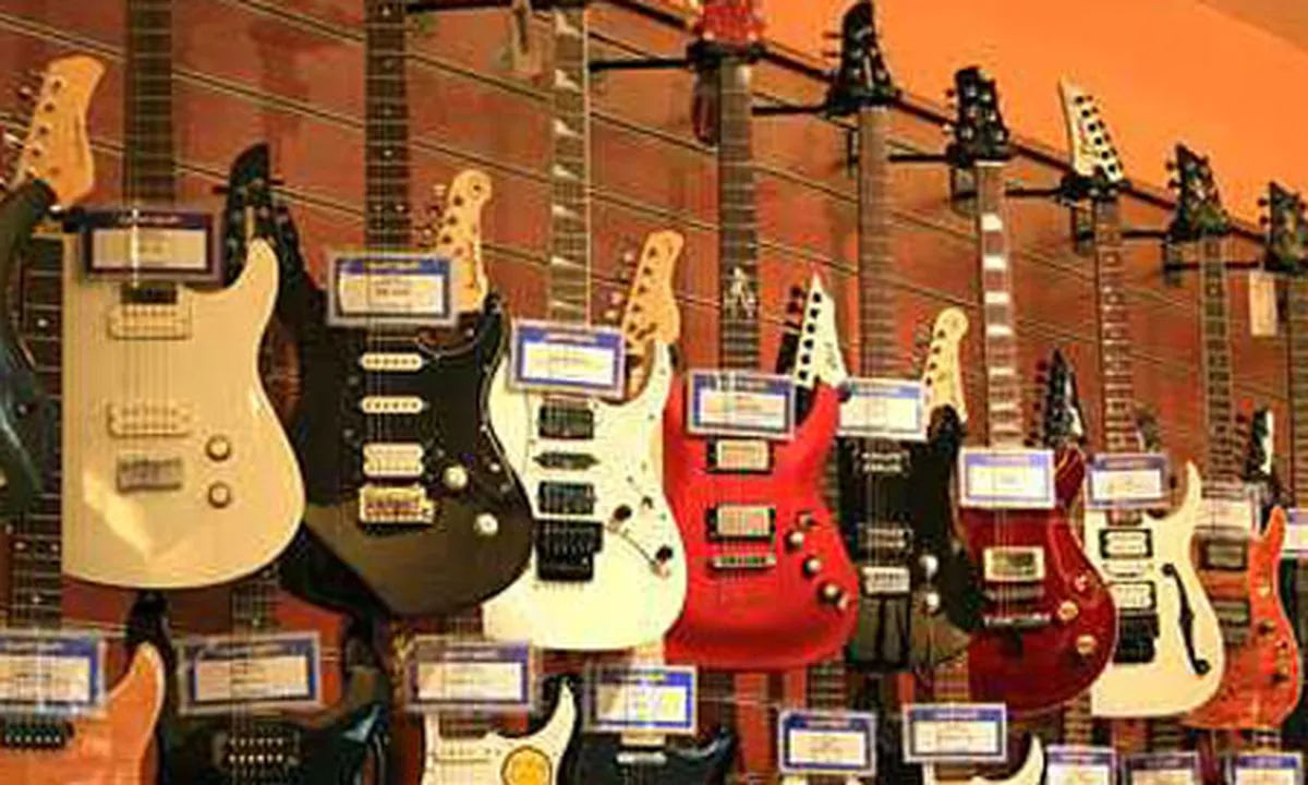 10 Gitaris Terbaik Indonesia