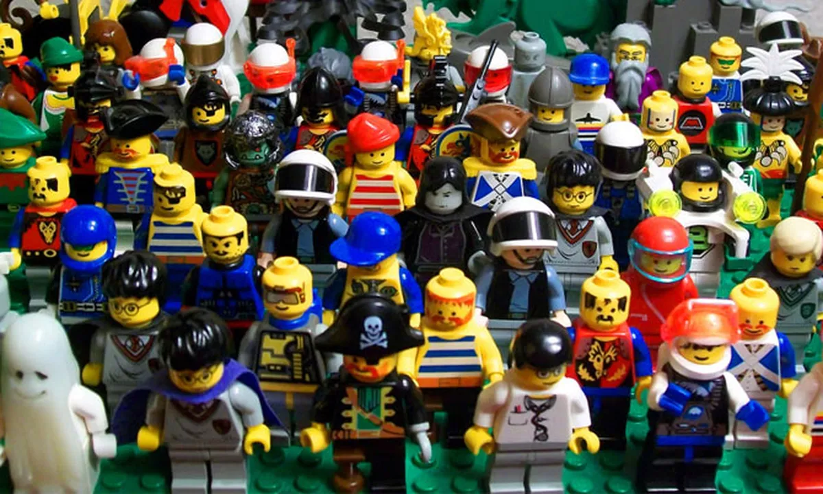 10 Replika Cover Album Dari Mainan Lego