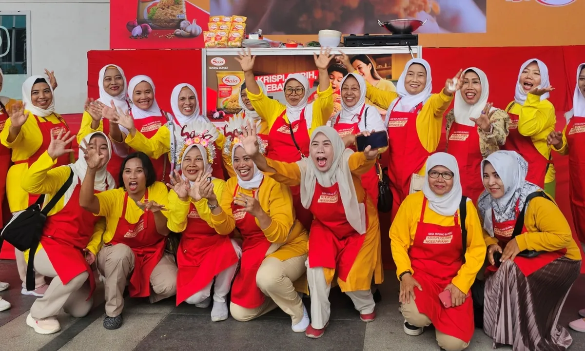 10 Ribu Ayam Krispi Gratis Ramaikan Sudut Ikonik Surabaya
