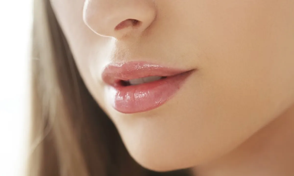 12 Cara Mengatasi Bibir Kering dan Pecah-pecah Menggunakan Bahan Alami