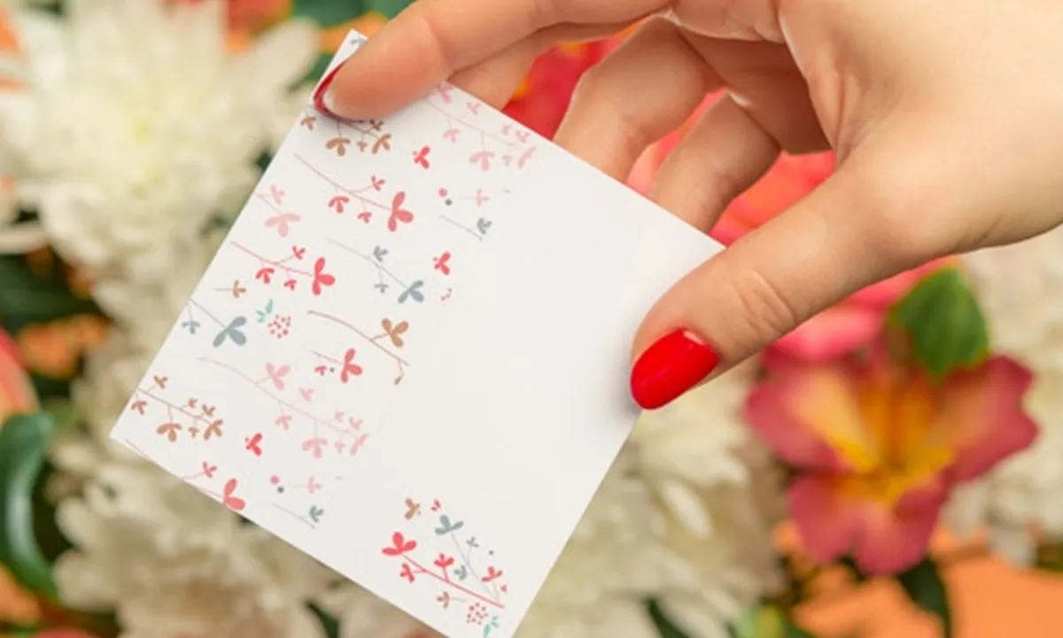 24 Puisi Romantis Pendek yang Bikin Baper, Cocok untuk Isi Surat Spesial