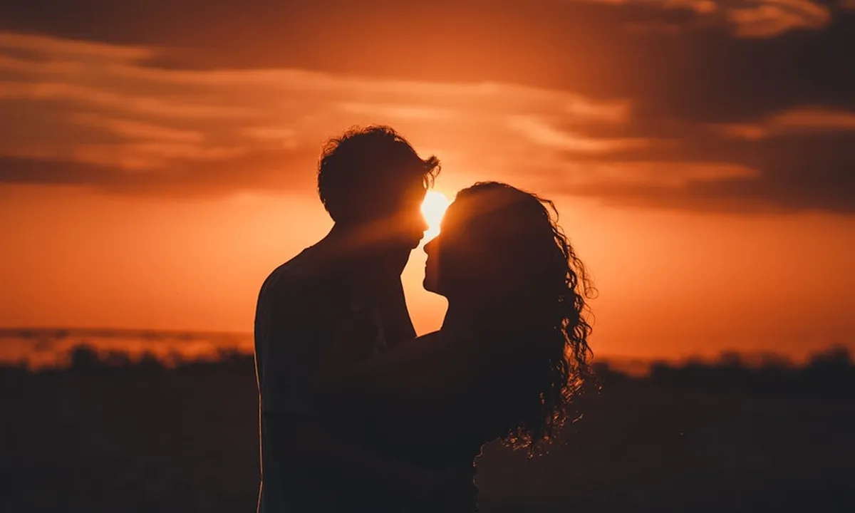 350 Kata Cinta Bahasa Inggris Romantis dan Artinya