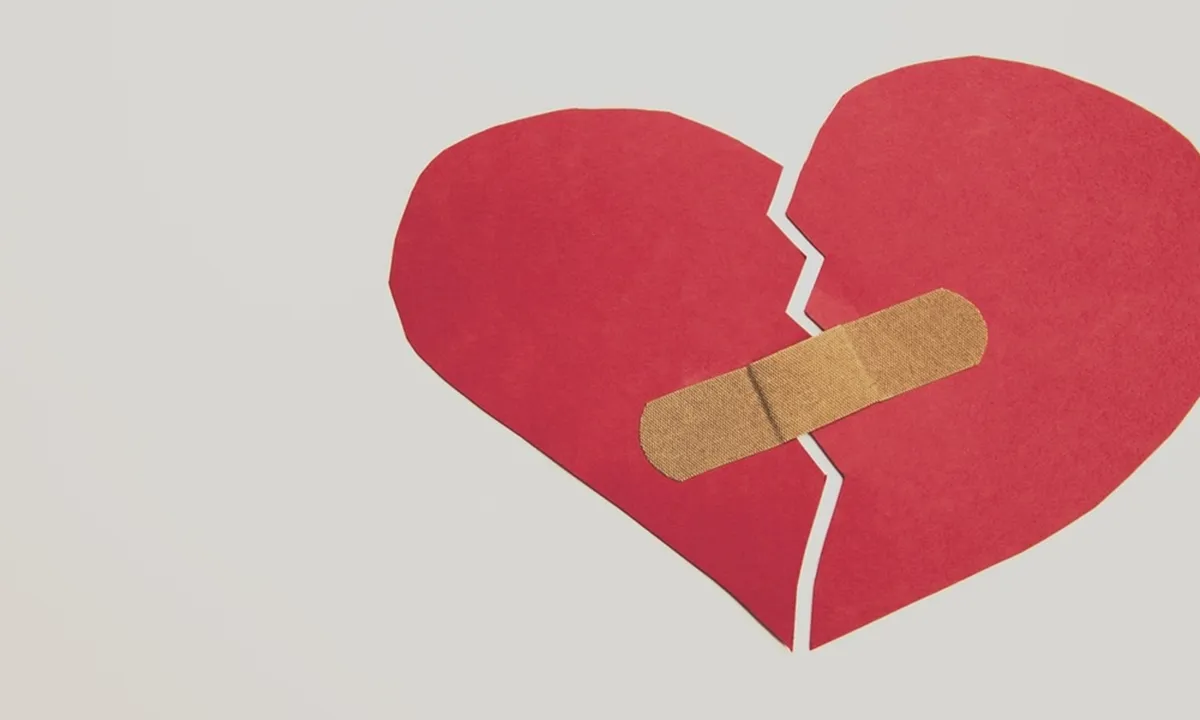 345 Kata Kata Sedih Cinta yang Menyentuh Hati
