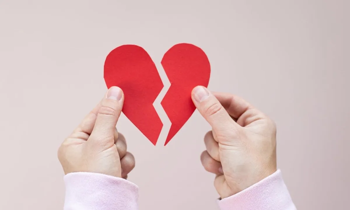 350 Kata Kata Sedih Tentang Cinta yang Menyentuh Hati