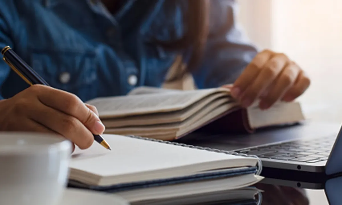 4 Contoh Resensi Novel Singkat, Bisa Jadi Referensi untuk Belajar