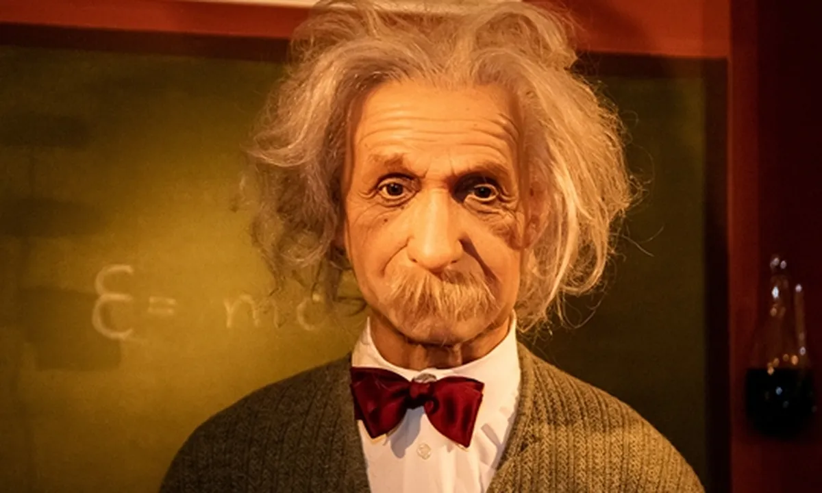 45 Kata-Kata Albert Einstein yang Penuh Makna Tentang Kehidupan - Cinta