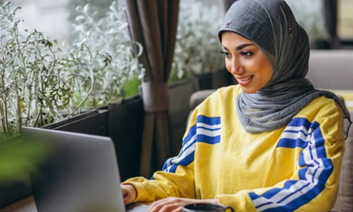 5 Cara Memakai Hijab Segi Empat untuk Sehari-Hari, Anti Ribet Tapi Tetap Kekinian