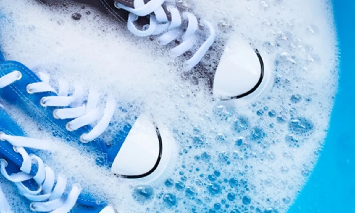 5 Cara Mengatasi Sepatu yang Berjamur Dengan Praktis dan Bisa Dilakukan di Rumah
