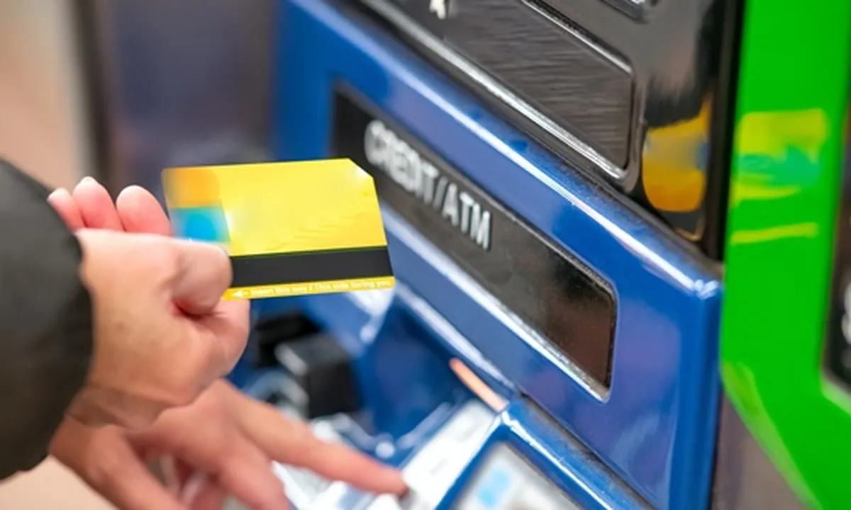 5 Cara Mengeluarkan Kartu ATM yang Tertelan dengan Mudah, Jangan Panik!