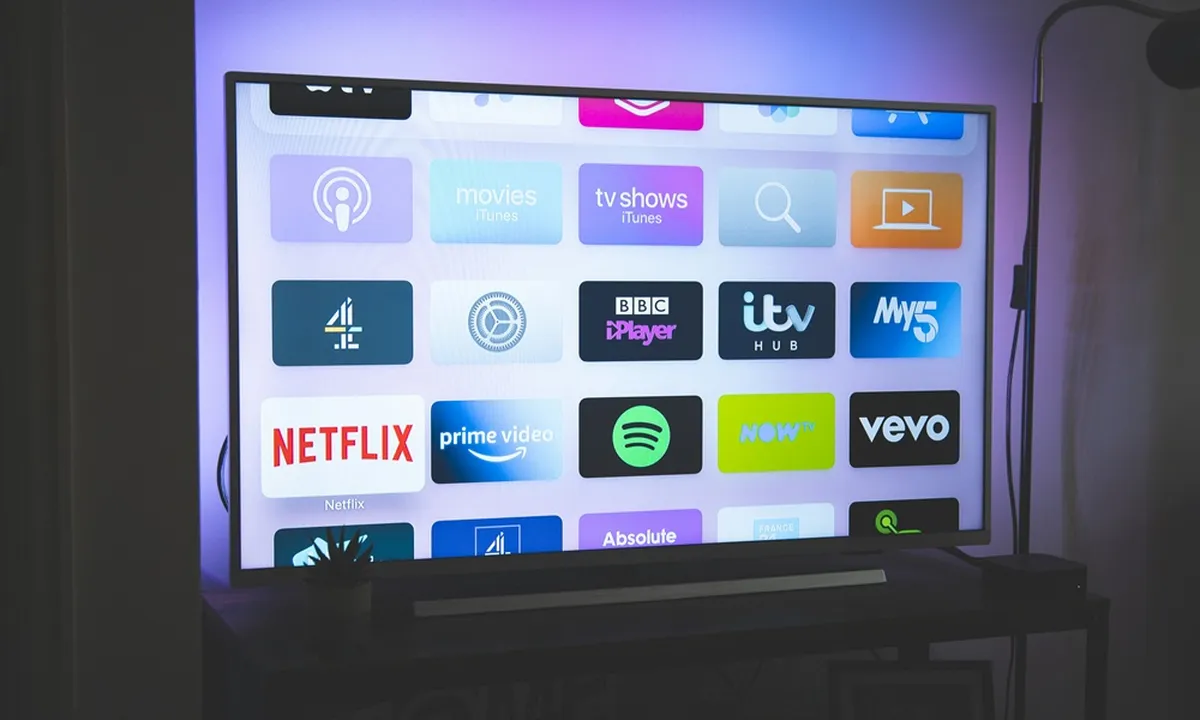 5 Cara Menyambungkan HP ke TV Tanpa Kabel, Mudah dan Praktis