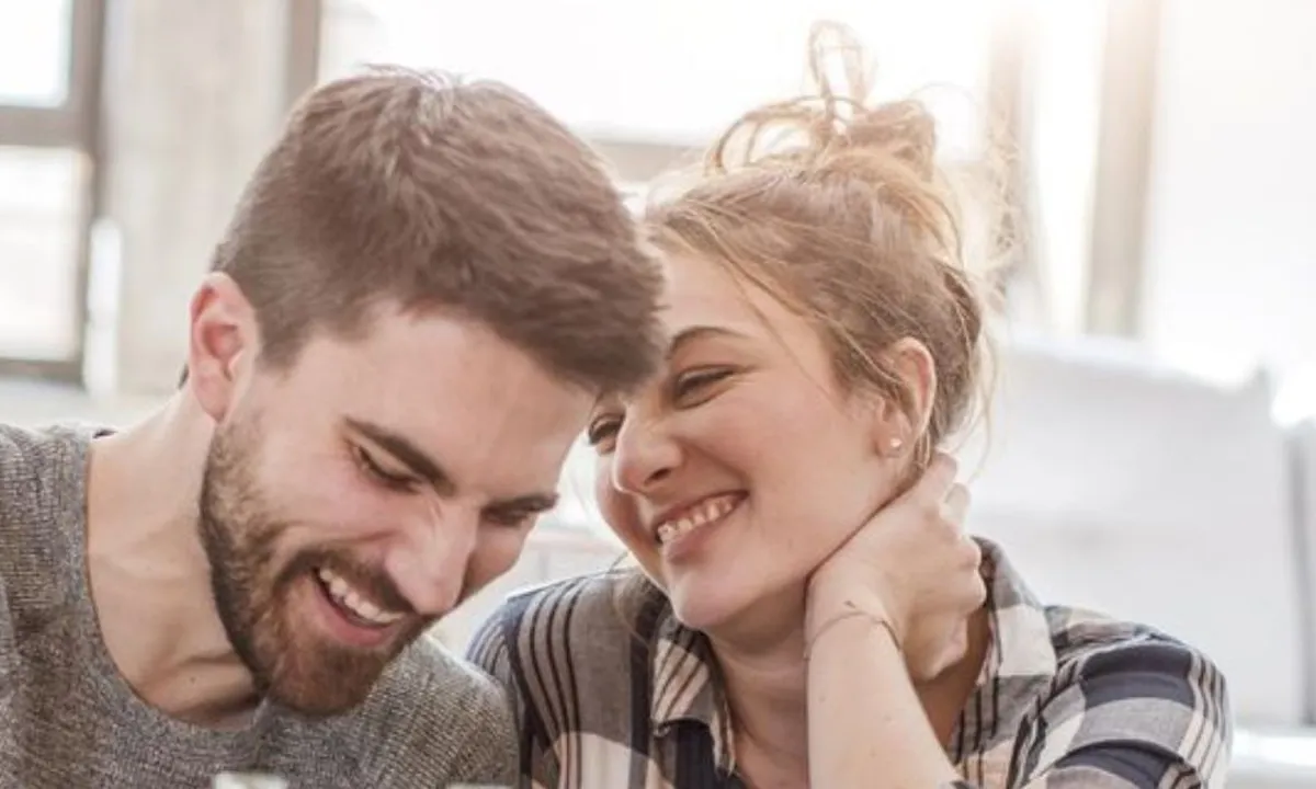 5 Karakter Perempuan Penyayang yang Bikin Pria Jatuh Hati