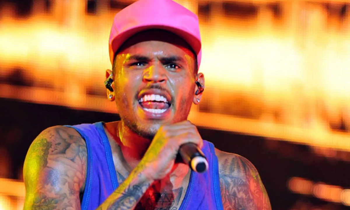 5 Kejanggalan Konser Chris Brown di Indonesia
