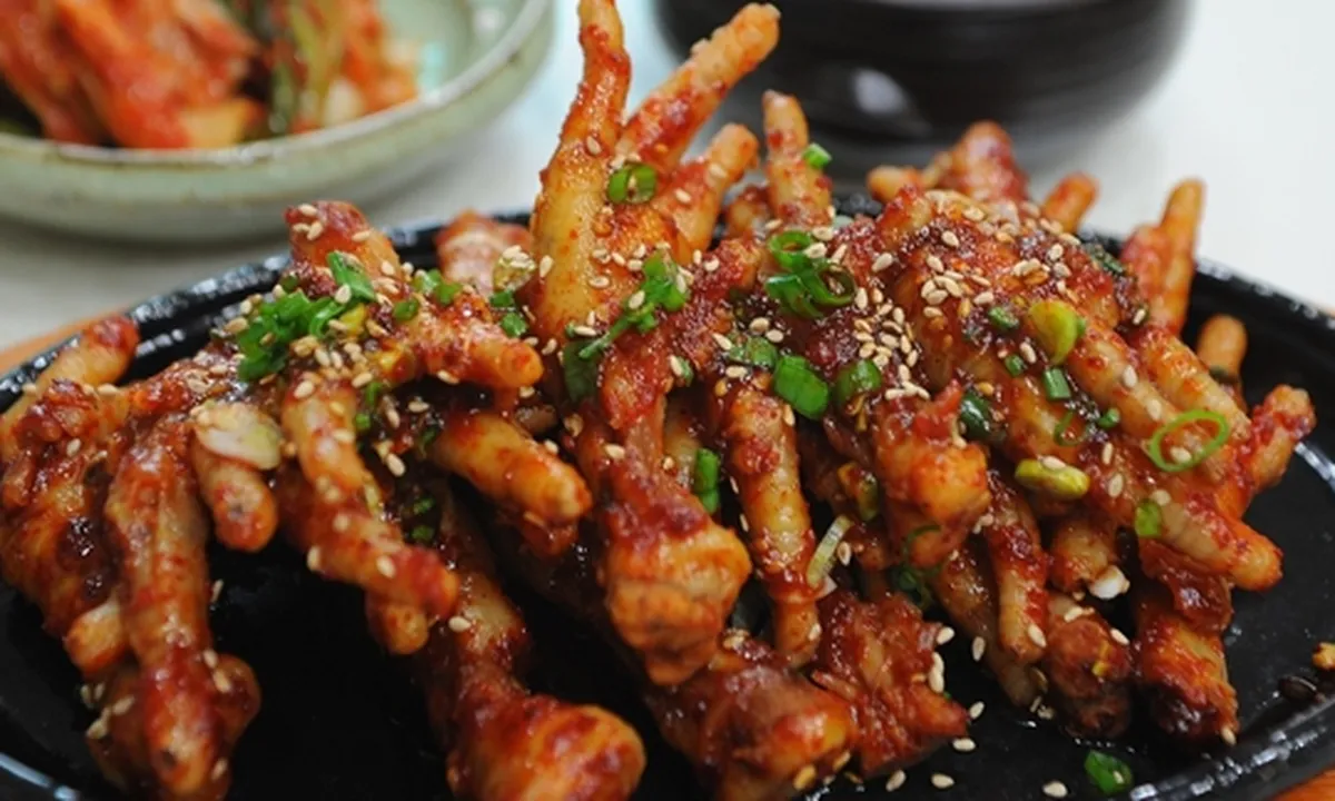Banyak yang Nggak Tahu, Ini 5 Manfaat Mengonsumsi Ceker Ayam Bagi Kesehatan - Kecantikan Wajah