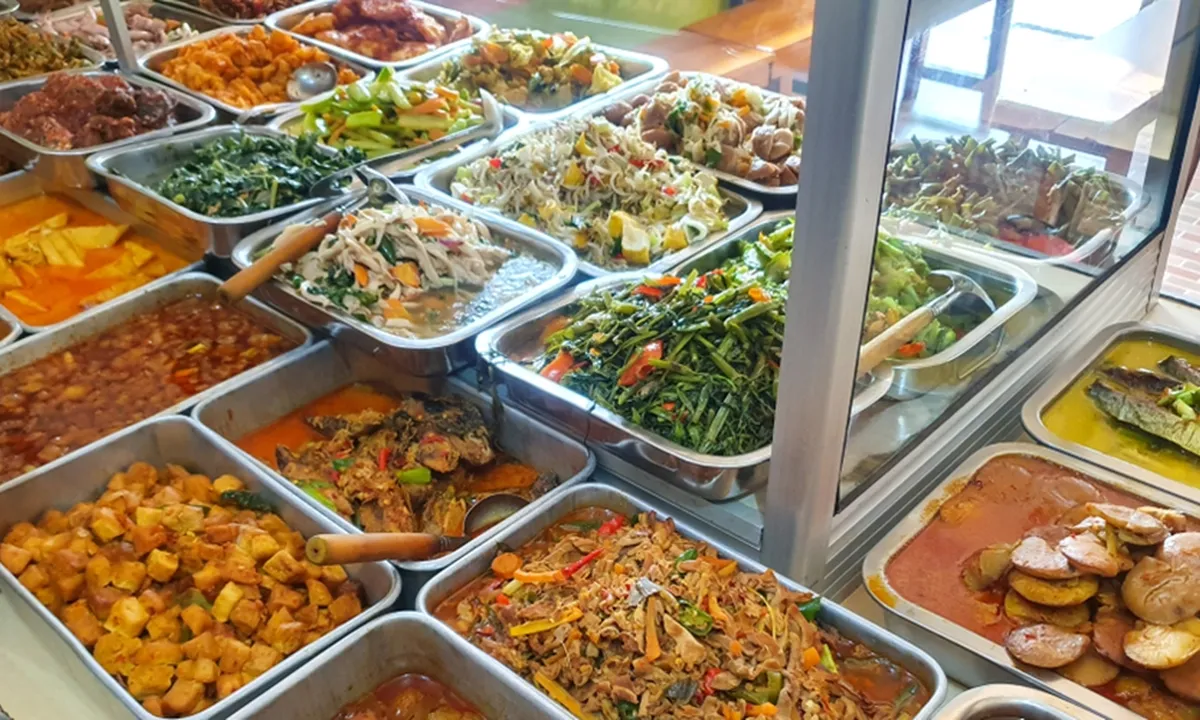 5 Menu Makanan Warteg Favorit Sejuta Umat di Tanggal Tua