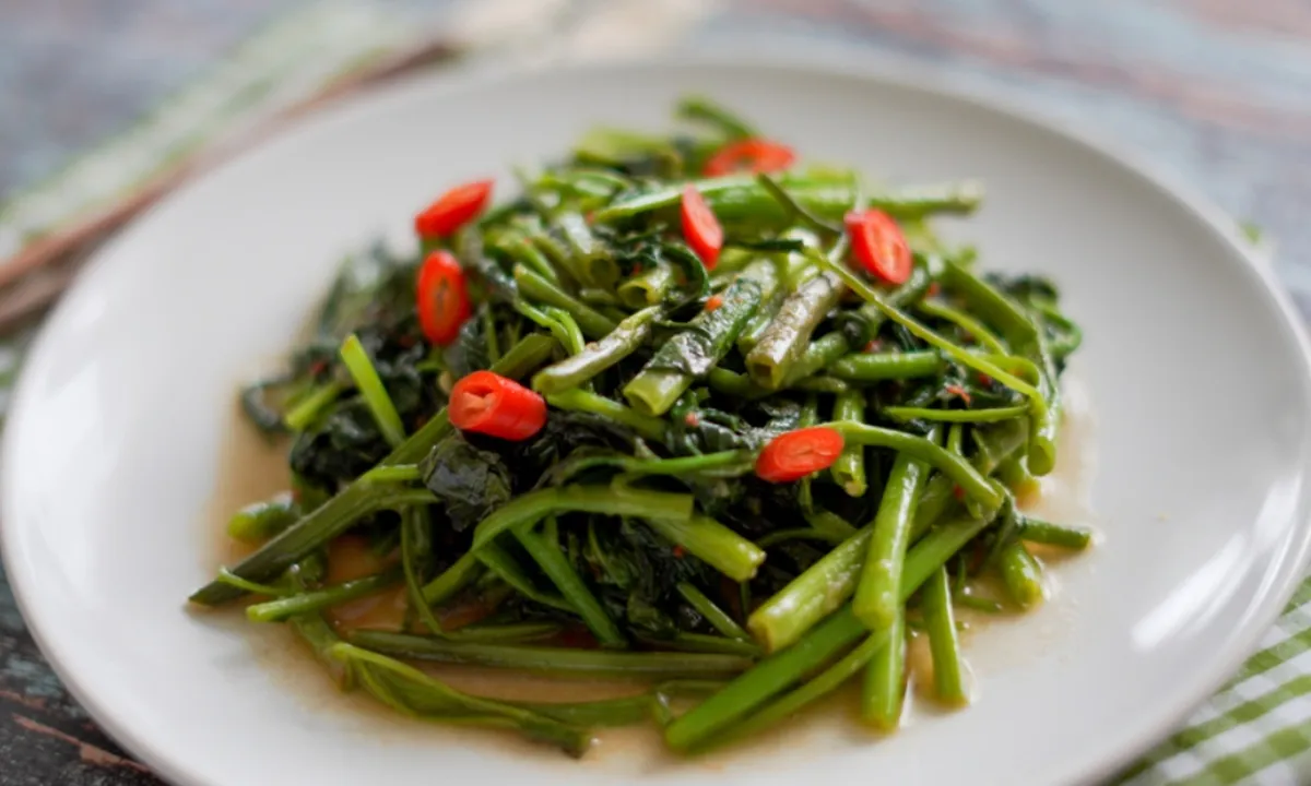 5 Restoran Seafood di Jakarta Ini Tawarkan Tumis Kangkung yang Begitu Mantap