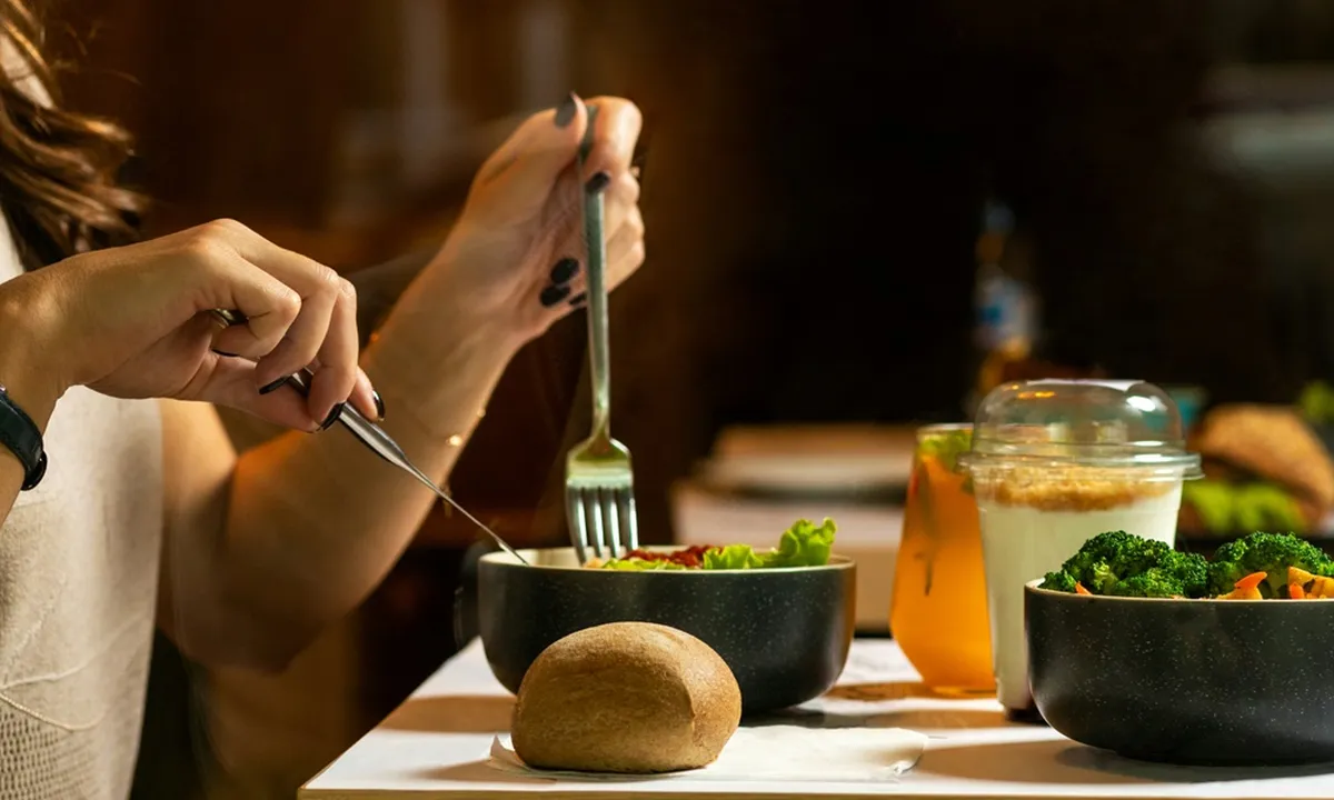 6 Arti Mimpi Makan Menurut Primbon Jawa, Bisa Jadi Pertanda Baik atau Peringatan