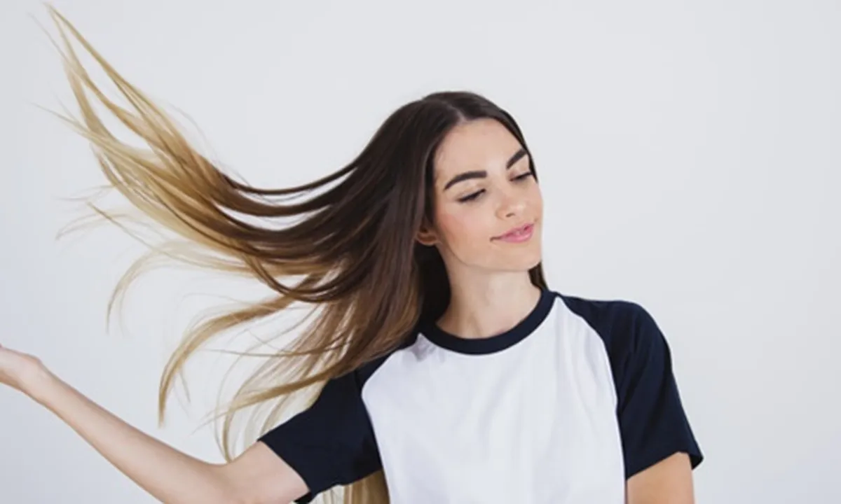 6 Cara Meluruskan Rambut Secara Alami, Mudah dan Minim Efek Samping