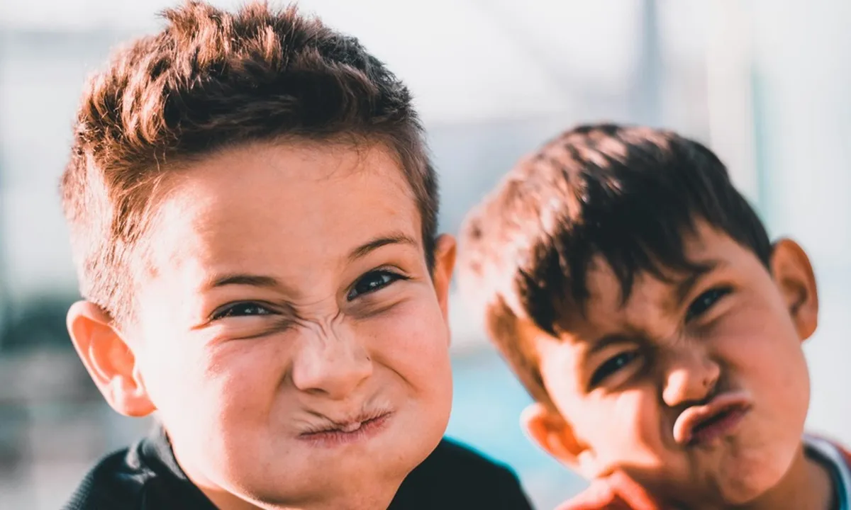 6 Inspirasi Gaya Rambut Anak Cowok Usia SD: Rapi, Ganteng, dan Praktis
