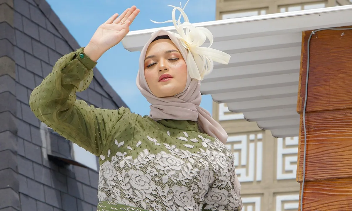 6 Inspirasi Model Baju Gamis Terbaru Lebaran 2025, dari yang Simpel - Paling Elegan
