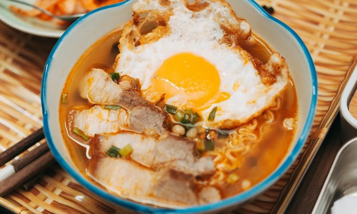 6 Resep Olahan Mie Instan Thailand yang Bisa Jadi Menu Makan yang Super Praktis