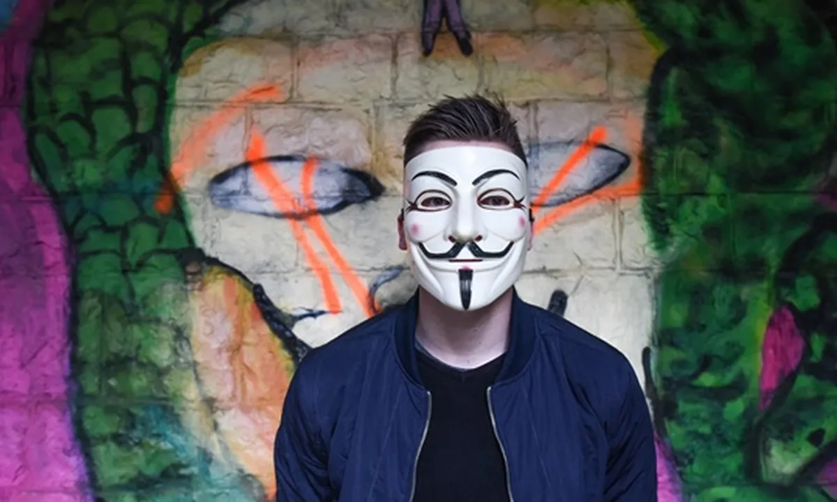 59 Kata-Kata Bijak Hacker, Sosok Anonim Dunia Maya yang Keren dan Inspiratif