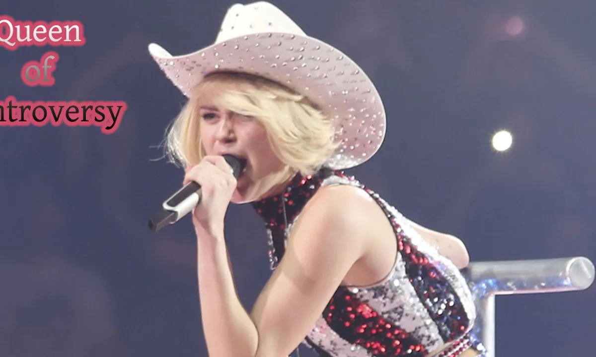7 Aksi Liar dan Kontroversial Miley Cyrus Pada Bangerz Tour