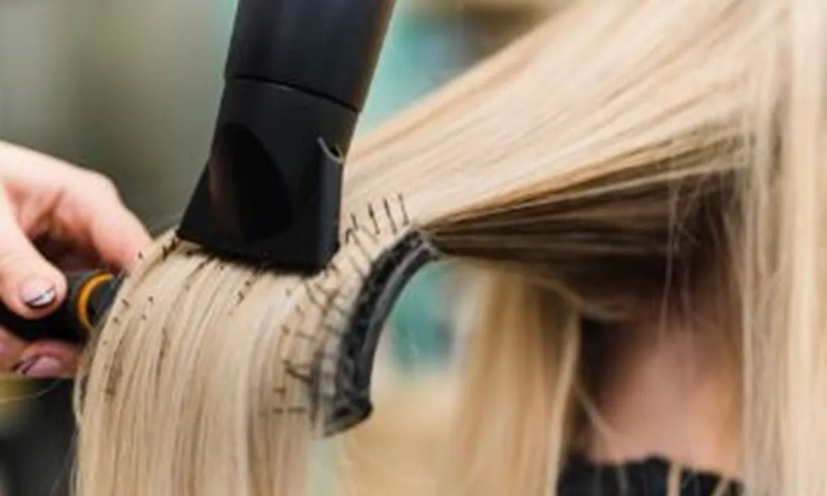 7 Cara Mengatasi Rambut Rontok, Pakai Bahan Alami