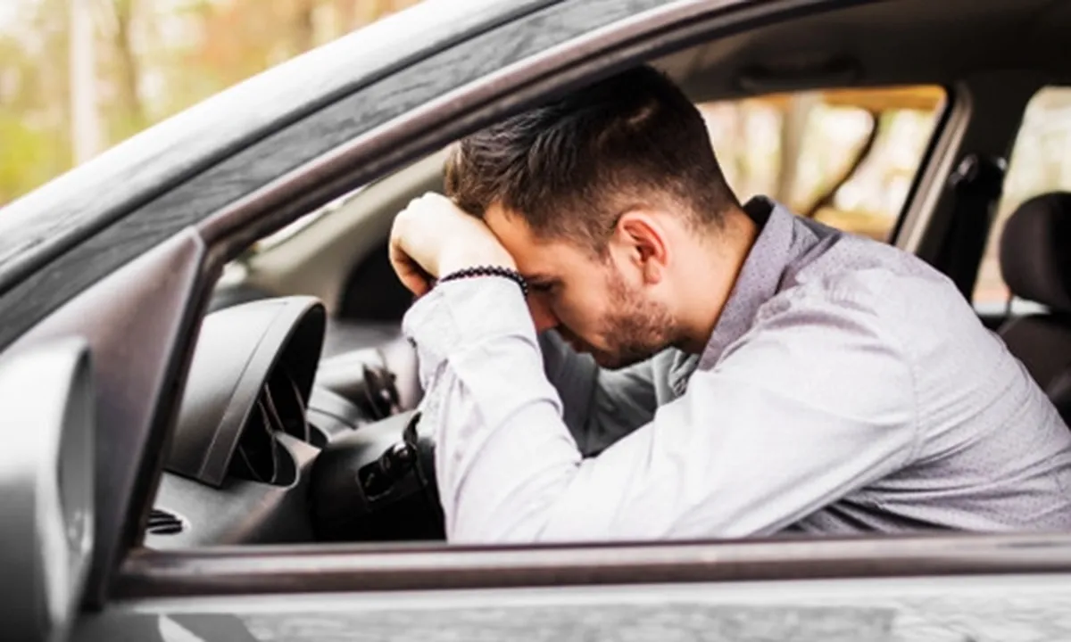 7 Cara Mengatasi Rasa Ngantuk Saat Berkendara yang Paling Efektif