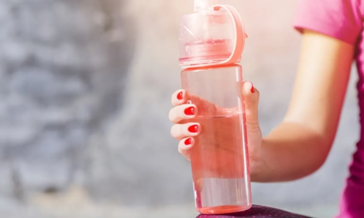 7 Cara Menghilangkan Bau Tidak Sedap Pada Botol Minum yang Praktis dan Efektif