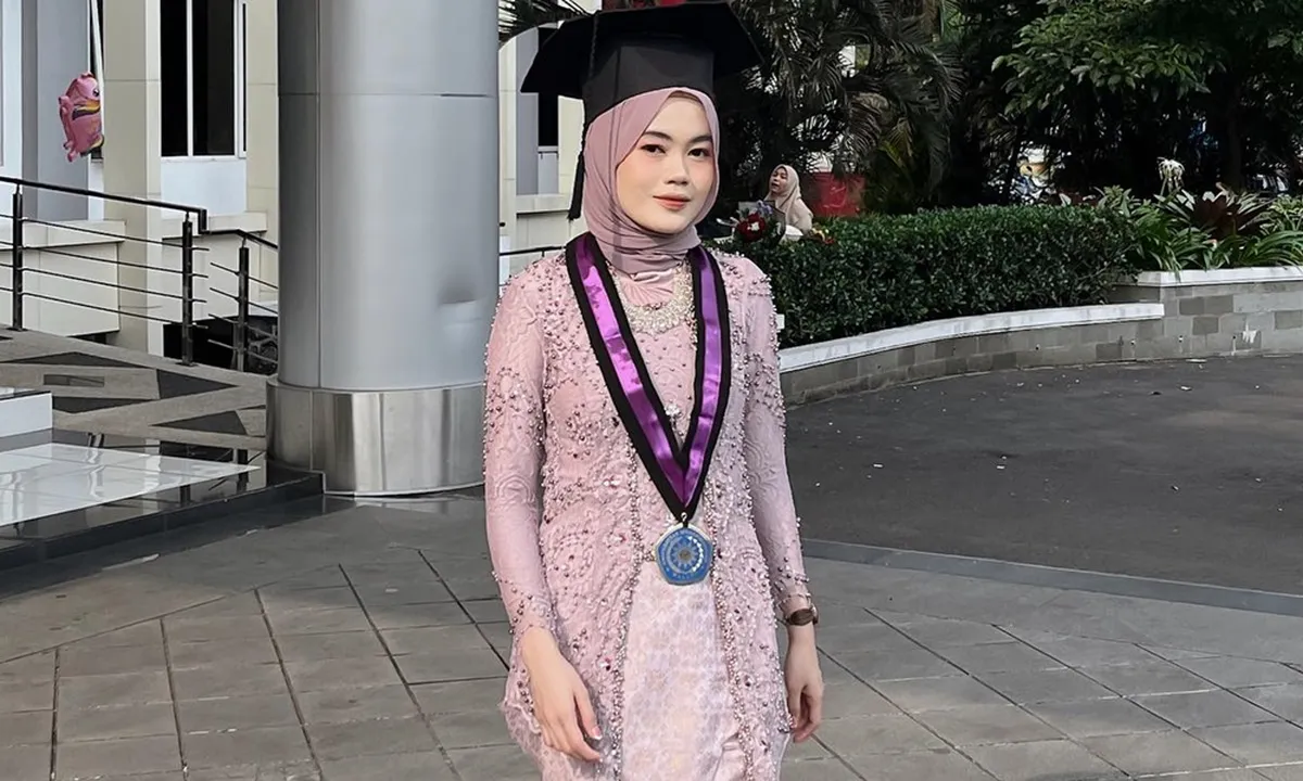 7 Inspirasi Model Kebaya Hijab untuk Wisuda, Cantik, Elegan, dan Berkelas