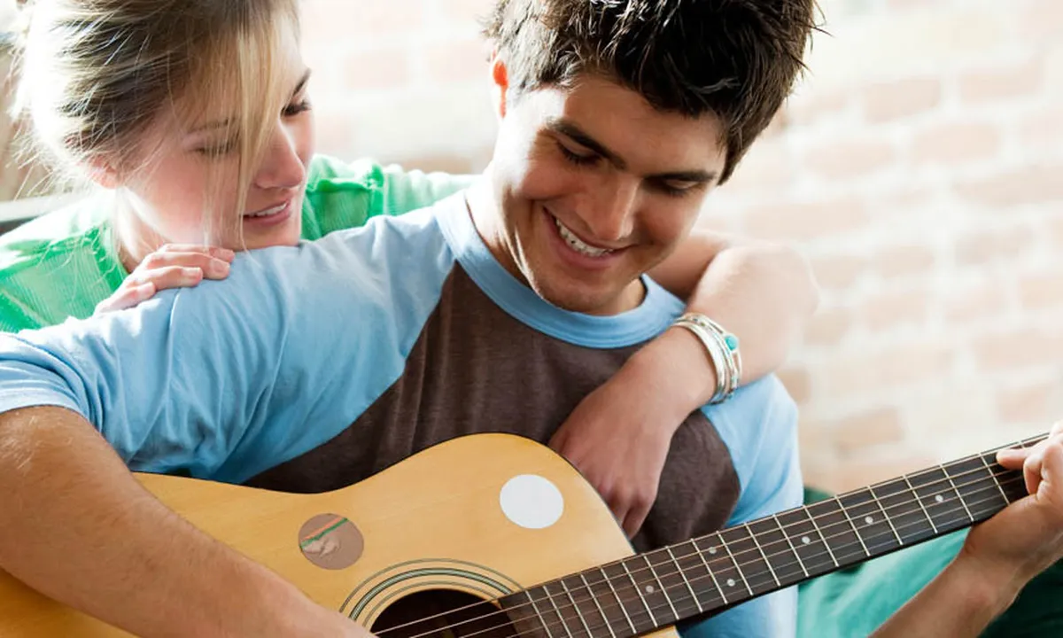 7 Lagu Cinta Ini Dijamin Bikin Gebetan Kamu 'Meleleh'